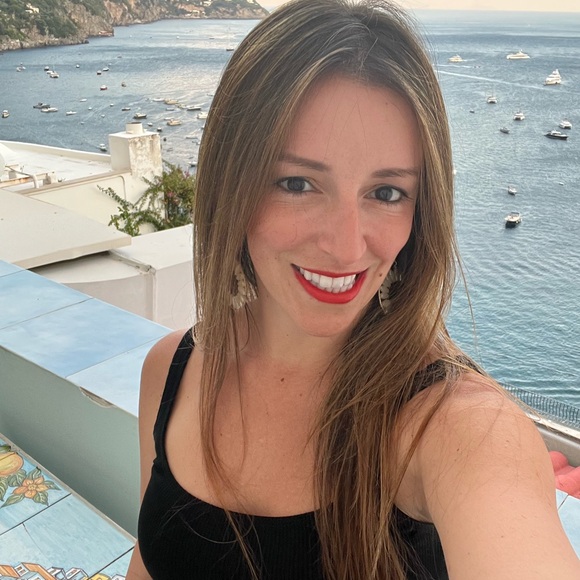 Meet your Posher, Yarenis - Picture 1 of 1